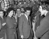 Enrico Berlinguer alla camera ardente di Pier Paolo Pasolini allestita alla Casa della cultura in piazza Campo de' Fiori. Roma, 5.11.1975