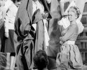 Pier Paolo Pasolini, di spalle, dirige la scena della deposizione dalla croce sul set di «La ricotta», episodio del film «Ro.Go.Pa.G». Roma, 24.10.1962